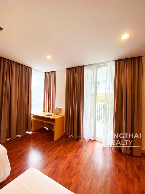 For RENT : Ekamai Gardens / 4 Bedroom / 4 Bathrooms / 291 sqm / 100000 THB [7915050]