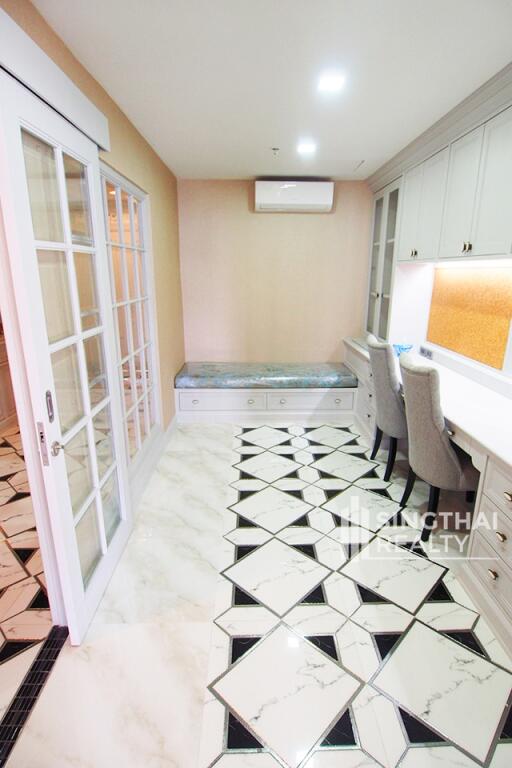 For RENT : Kiarti Thanee City Mansion / 4 Bedroom / 3 Bathrooms / 281 sqm / 100000 THB [8211340]