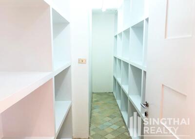For RENT : TBI Tower / 3 Bedroom / 4 Bathrooms / 447 sqm / 100000 THB [8270755]