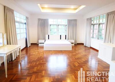 For RENT : House Phrakanong / 4 Bedroom / 4 Bathrooms / 251 sqm / 100000 THB [8567257]