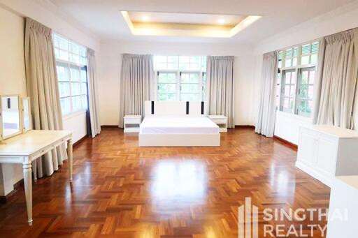 For RENT : House Phrakanong / 4 Bedroom / 4 Bathrooms / 251 sqm / 100000 THB [8567257]