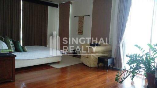 For RENT : House Phrakanong / 4 Bedroom / 5 Bathrooms / 360 sqm / 100000 THB [8920264]