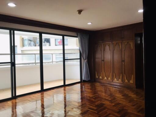 For RENT : G.M. Mansion / 4 Bedroom / 4 Bathrooms / 450 sqm / 100000 THB [9634036]