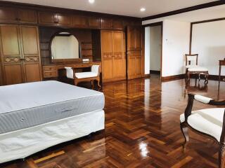 For RENT : G.M. Mansion / 4 Bedroom / 4 Bathrooms / 450 sqm / 100000 THB [9634036]