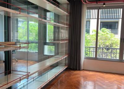 For RENT : Office Thonglor / 3 Bedroom / 3 Bathrooms / 207 sqm / 100000 THB [R10870]