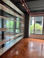 For RENT : Office Thonglor / 3 Bedroom / 3 Bathrooms / 207 sqm / 100000 THB [R10870]