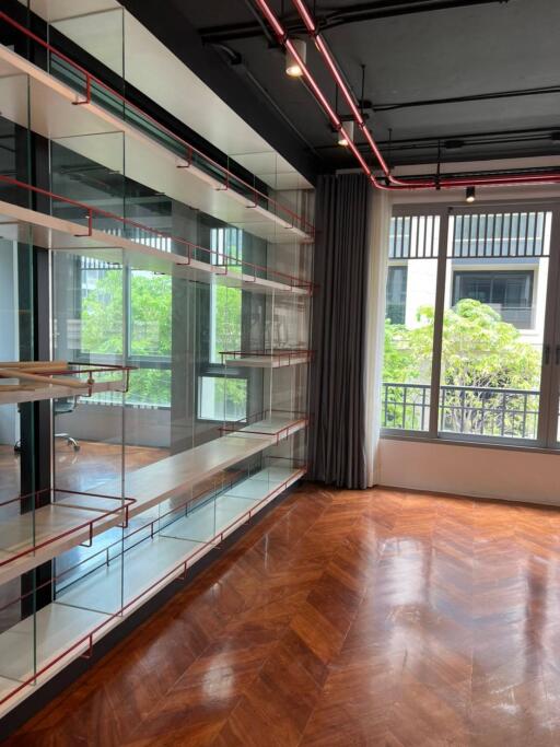 For RENT : Office Thonglor / 3 Bedroom / 3 Bathrooms / 207 sqm / 100000 THB [R10870]