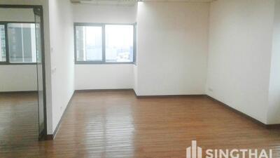 For RENT : Office Ekkamai / 2 Bedroom / 2 Bathrooms / 156 sqm / 100750 THB [7496328]