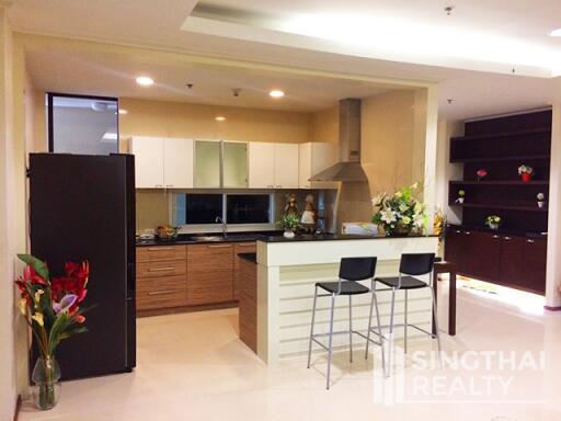 For RENT : Piyathip Place / 3 Bedroom / 3 Bathrooms / 290 sqm / 105000 THB [8408373]