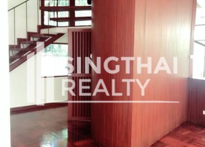 For RENT : House Nana / 3 Bedroom / 2 Bathrooms / 401 sqm / 110000 THB [3929204]