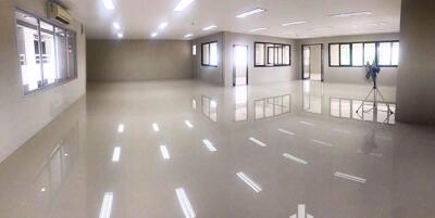 For RENT : Office Ekkamai / 3 Bedroom / 3 Bathrooms / 241 sqm / 110000 THB [6814003]