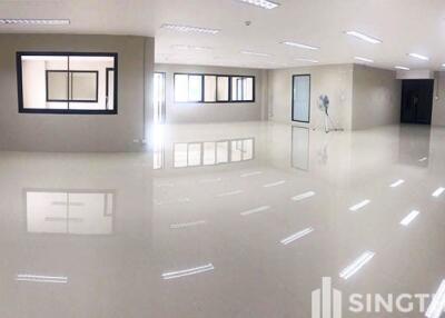 For RENT : Office Ekkamai / 3 Bedroom / 3 Bathrooms / 241 sqm / 110000 THB [6814003]