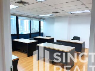 For RENT : Office Ekkamai / 2 Bedroom / 2 Bathrooms / 199 sqm / 110000 THB [7226633]