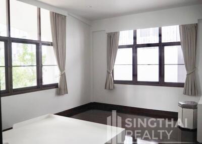 For RENT : House Nana / 3 Bedroom / 4 Bathrooms / 331 sqm / 120000 THB [4914167]