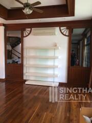 For RENT : House Ekkamai / 3 Bedroom / 4 Bathrooms / 281 sqm / 120000 THB [5790437]