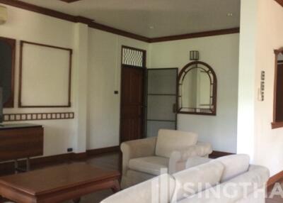 For RENT : House Ekkamai / 3 Bedroom / 4 Bathrooms / 281 sqm / 120000 THB [5790437]