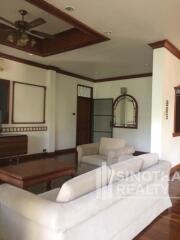 For RENT : House Ekkamai / 3 Bedroom / 4 Bathrooms / 281 sqm / 120000 THB [5790437]