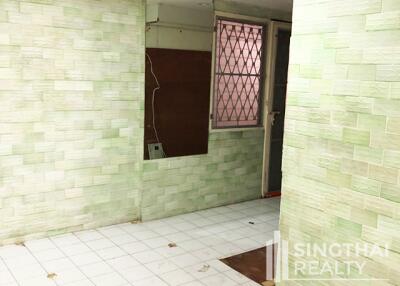 For RENT : Townhouse Phromphong / 5 Bedroom / 4 Bathrooms / 261 sqm / 120000 THB [6302038]