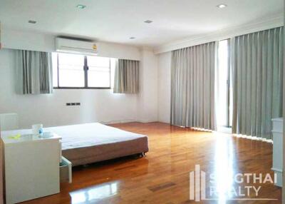 For RENT : Bangkapi Mansion / 4 Bedroom / 4 Bathrooms / 381 sqm / 120000 THB [6563571]