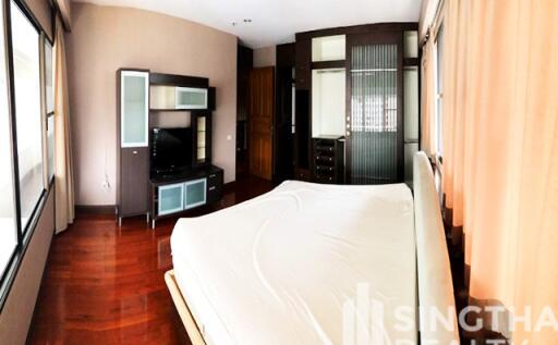 For RENT : Le Raffine Sukhumvit 24 / 3 Bedroom / 3 Bathrooms / 371 sqm / 120000 THB [6984998]