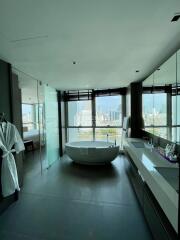 For RENT : The River / 3 Bedroom / 3 Bathrooms / 146 sqm / 140000 THB [R10378]