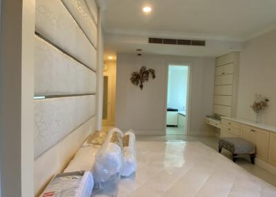 For RENT : Royce Private Residences / 3 Bedroom / 4 Bathrooms / 143 sqm / 110000 THB [10530299]