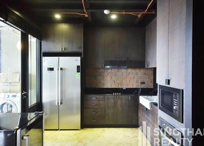 For RENT : The Emporio Place / 2 Bedroom / 3 Bathrooms / 200 sqm / 125000 THB [7939274]