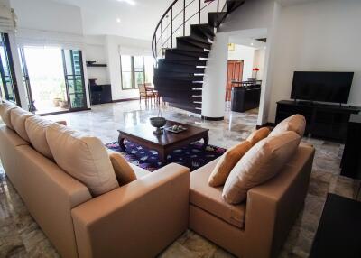 For RENT : Raintree Village Apartment / 4 Bedroom / 4 Bathrooms / 421 sqm / 125000 THB [8205166]