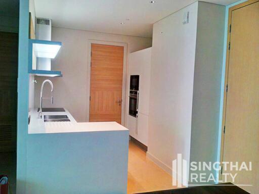 For RENT : Sindhorn Residence / 2 Bedroom / 2 Bathrooms / 121 sqm / 125000 THB [8270707]