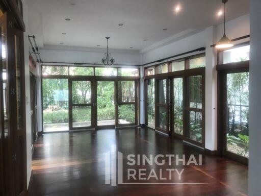 For RENT : House Sathorn / 2 Bedroom / 4 Bathrooms / 401 sqm / 130000 THB [5131058]