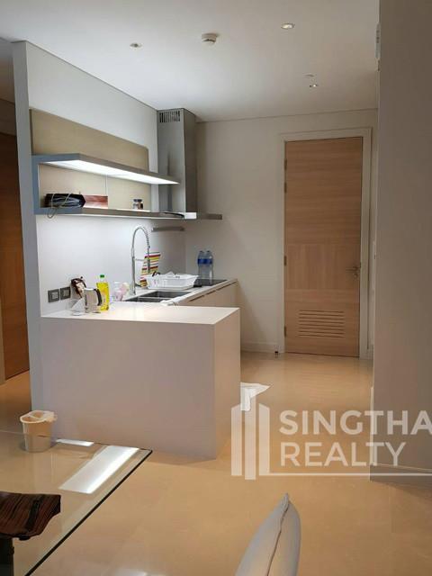 For RENT : Sindhorn Residence / 2 Bedroom / 2 Bathrooms / 121 sqm / 130000 THB [5930750]