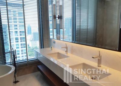 For RENT : Sindhorn Residence / 2 Bedroom / 2 Bathrooms / 121 sqm / 130000 THB [5930750]