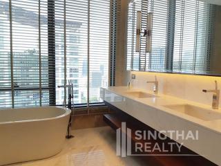For RENT : Sindhorn Residence / 2 Bedroom / 2 Bathrooms / 121 sqm / 130000 THB [5930750]