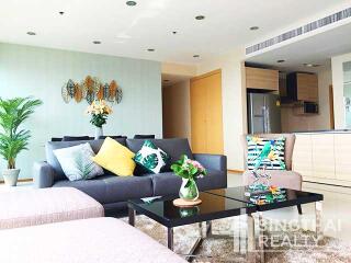 For RENT : The Emporio Place / 3 Bedroom / 4 Bathrooms / 163 sqm / 130000 THB [6591033]