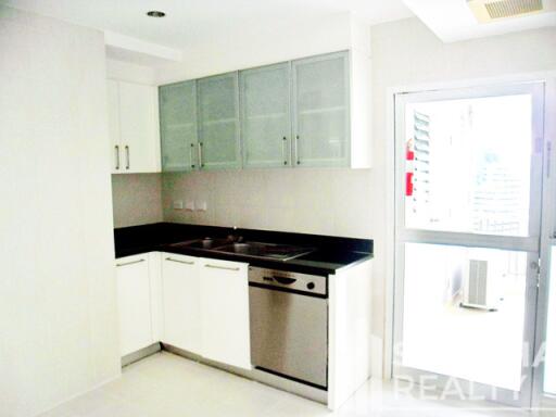 For RENT : GM Height / 3 Bedroom / 4 Bathrooms / 286 sqm / 130000 THB [7494192]