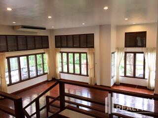 For RENT : House Ploenchit / 2 Bedroom / 4 Bathrooms / 201 sqm / 130000 THB [7620309]