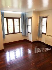 For RENT : House Ploenchit / 2 Bedroom / 4 Bathrooms / 201 sqm / 130000 THB [7620309]