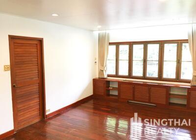 For RENT : House Ploenchit / 2 Bedroom / 4 Bathrooms / 201 sqm / 130000 THB [7620309]