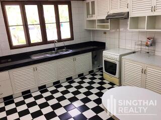 For RENT : House Ploenchit / 2 Bedroom / 4 Bathrooms / 201 sqm / 130000 THB [7620309]