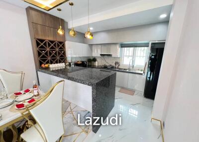 3 Bed 3 Bath 400 Sqm. Luxury Pool villa at Soi Chaiyapruk 2