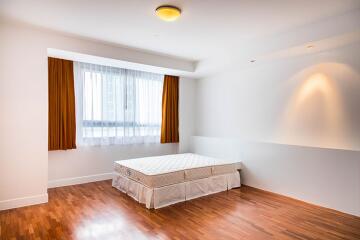 For RENT : Krungthep Thani Tower / 3 Bedroom / 3 Bathrooms / 330 sqm / 130000 THB [9691877]