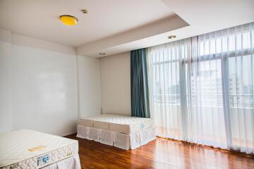 For RENT : Krungthep Thani Tower / 3 Bedroom / 3 Bathrooms / 330 sqm / 130000 THB [9691877]