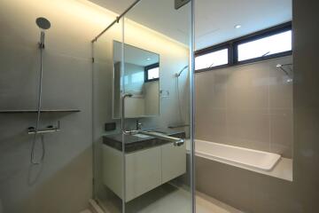For RENT : BioHouse service Apartment / 3 Bedroom / 3 Bathrooms / 290 sqm / 130000 THB [8297665]