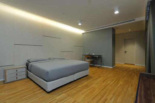 For RENT : BioHouse service Apartment / 3 Bedroom / 3 Bathrooms / 290 sqm / 130000 THB [8297665]