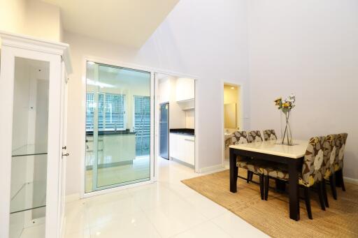 For RENT : Townhouse Asoke / 3 Bedroom / 4 Bathrooms / 200 sqm / 130000 THB [10326681]