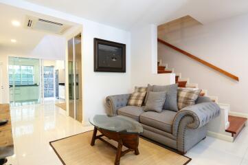 For RENT : Townhouse Asoke / 3 Bedroom / 4 Bathrooms / 200 sqm / 130000 THB [10326681]