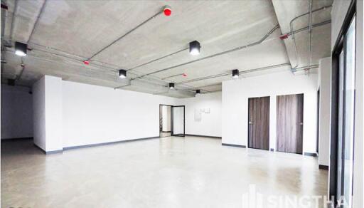 For RENT : Office Thonglor / 2 Bedroom / 2 Bathrooms / 210 sqm / 135850 THB [7387014]