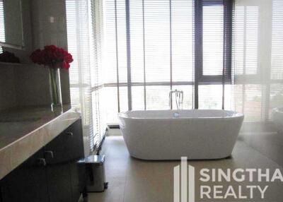 For RENT : S 59 / 3 Bedroom / 3 Bathrooms / 241 sqm / 140000 THB [6591724]