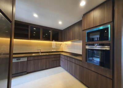 For RENT : Park Court Sukhumvit 77 / 3 Bedroom / 4 Bathrooms / 287 sqm / 140000 THB [10016380]