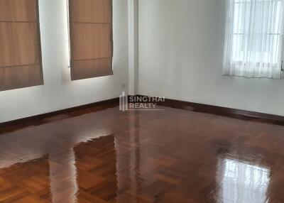 For RENT : House Thonglor / 4 Bedroom / 4 Bathrooms / 400 sqm / 140000 THB [R10191]